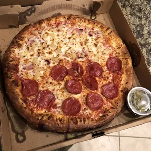 Half Hawaiian half pepperoni garlic... yum!
