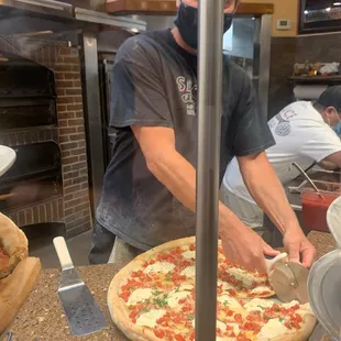 This guy was soooo nice! Gave us a few extra slices for free (since we got there right at closing).