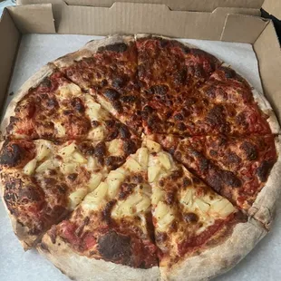 NY style large very brunt half cheese and half pineapple