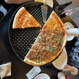 1/2 mountain man pizza, 1/2 cheese pizza
