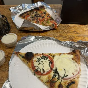 The top pizza is the veggie while the bottom slice is margherita :)