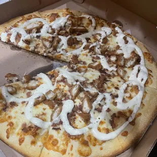 Bacon Chicken Ranch Pizza (the chicken&apos;s fried yaaas)