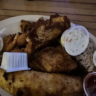 food, chicken wings and fried chicken