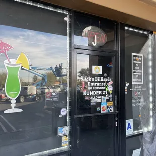 the outside of the restaurant