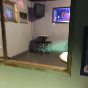 There&apos;s a smoke room!!!