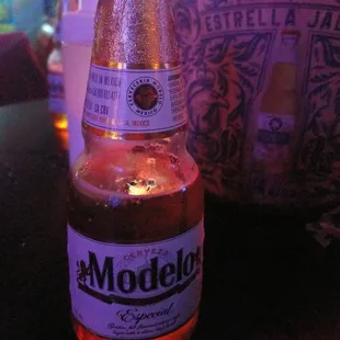 a bottle of modelo beer on a table