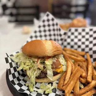 6 Oz Hamburger w/ American cheese, Bacon, Lettuce, Jalapeño, ketchup &amp; Secret Sauce!