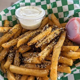 Everything Bagel Fries | Instagram: @telephonesmoothie