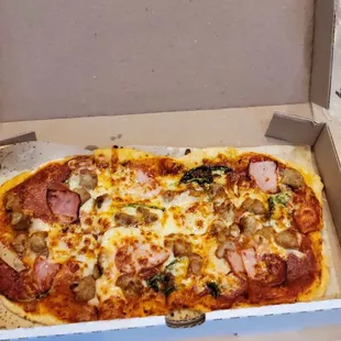 Make your own slim pizza: pepperoni, sausage, ham a d spinach