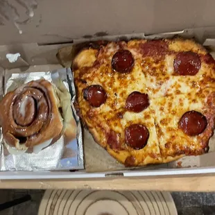 Kids pepperoni w/ classic cinnamon roll