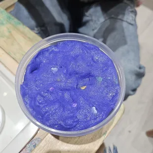 Very friendly and patient staff. My daughter loves her slime making process here. Highly recommend!