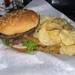 Double Slims burger with chips