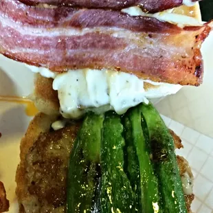 Knucklehead: Italian sausage patty, grilled jalapeño, bacon and cream cheese