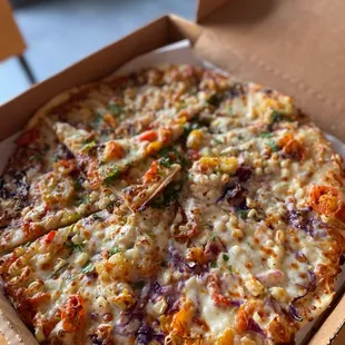 corn, baby heirloom tomatoes, red cabbage, mozzarella, feta cheese, lemon zest cilantro, and garlic olive oil.