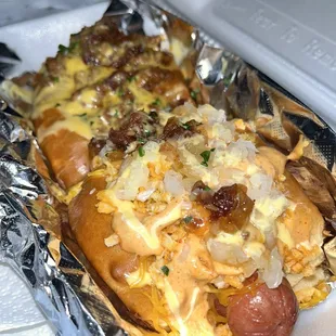 Sloppy Chili and Cheese Dogg