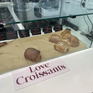 ig: @whatsviveating  |  pastries from love croissants