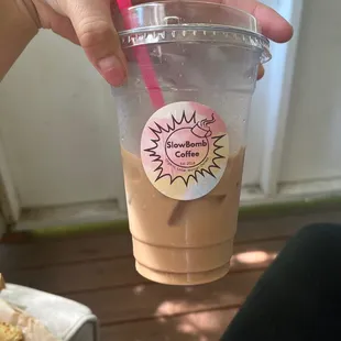 20 oz iced vanilla latte