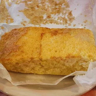 Cornbread comes with the bowl of chili