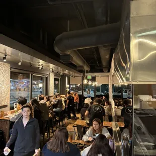  crowded restaurant