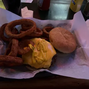 10oz and onion rings