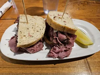 Slyman's Tavern - Independence