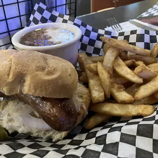 Braut sandwich, fries and beans.