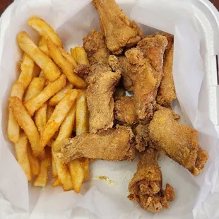 plain party wings with fries