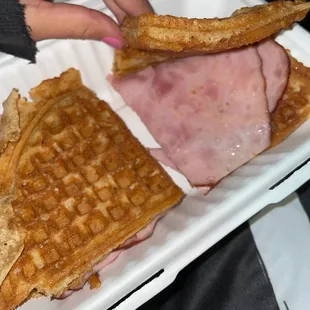 behold: the saddest $8 sandwich I&apos;ve ever seen. What about this took you 45 min?
