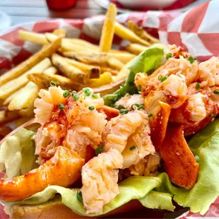 Connecticut lobster roll
