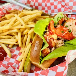 Connecticut Style Lobster Roll
