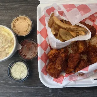 Eights Nuggets and Side Banana Pudding