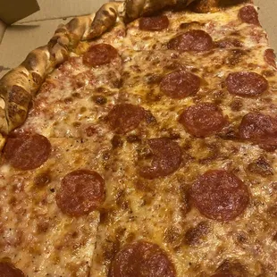 This is supposed to be triple pepperoni.  You guys suck!