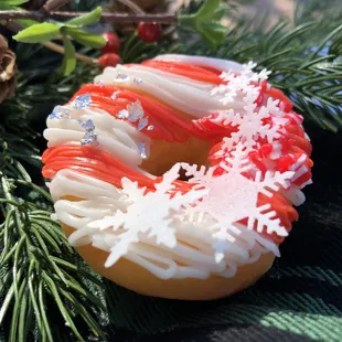 Candy Cane Mini Doughnut: Holiday Mini Doughnuts