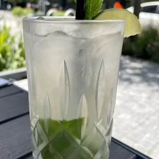 Lime spritzer mocktail