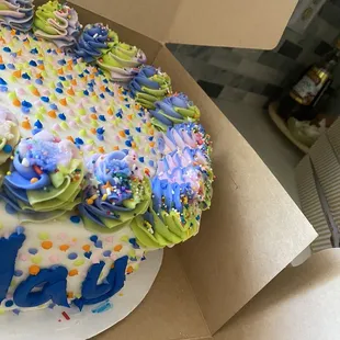 Top view of the falling cake due to improper packaging