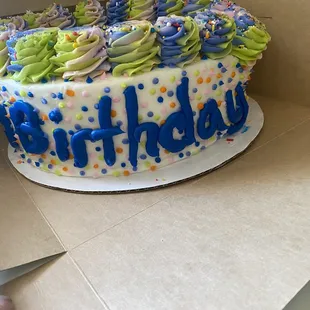 Flat piping, leaning cake due to improper packaging