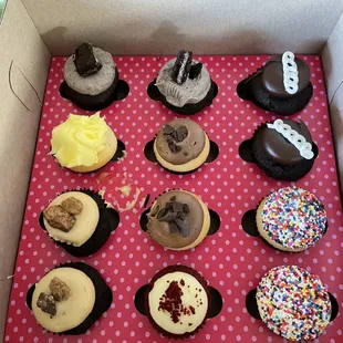Dozen mini cupcakes Pre-order 24 hours in advanced