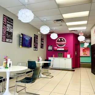 the inside of a fast food restaurant