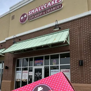 a smallcakes cupcakery and creamery
