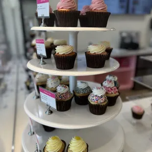 A cupcake Christmas tree is a great idea!