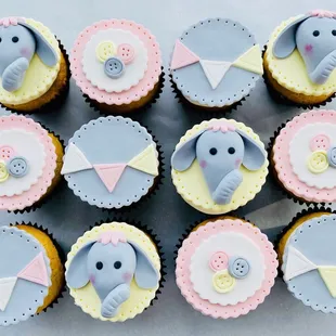 Baby shower cupcakes