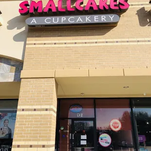 the front of a smallcakes