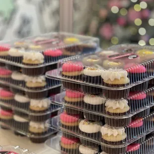 Mini Sampler packs, a perfect grand gesture for any one to enjoy!