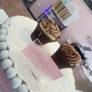 Vanilla & Chocolate Cupcake