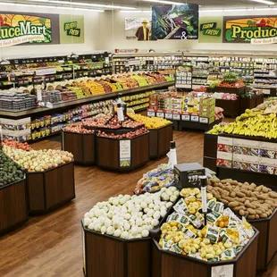 the produce section of a grocery store