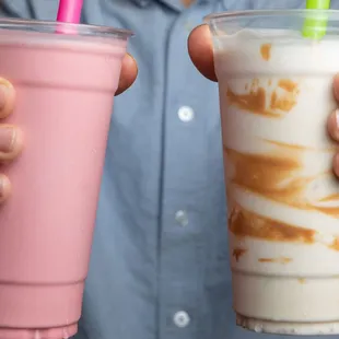 Strawberry milkshake &amp; cookie crunch Shake