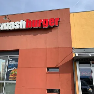 the front of a fast food restaurant