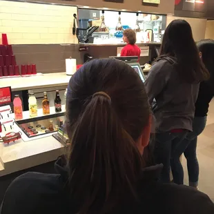 Line out the door no one takes orders!!!