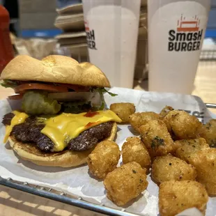 CLASSIC SMASH BURGER single with smash tots