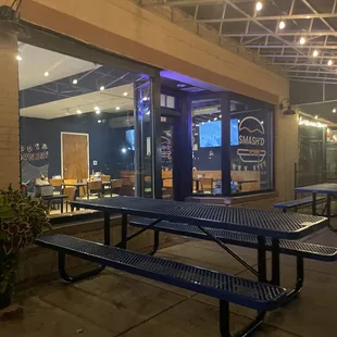 the outside of the restaurant